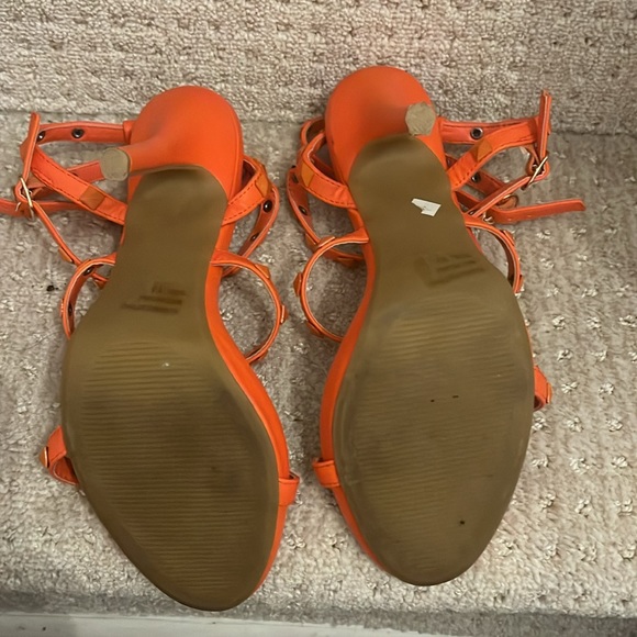 Orange heels - Picture 3 of 4